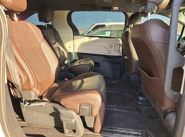 5TDERKEC5MS053774 2021 TOYOTA SIENNA Silver Вид задньої частини салону