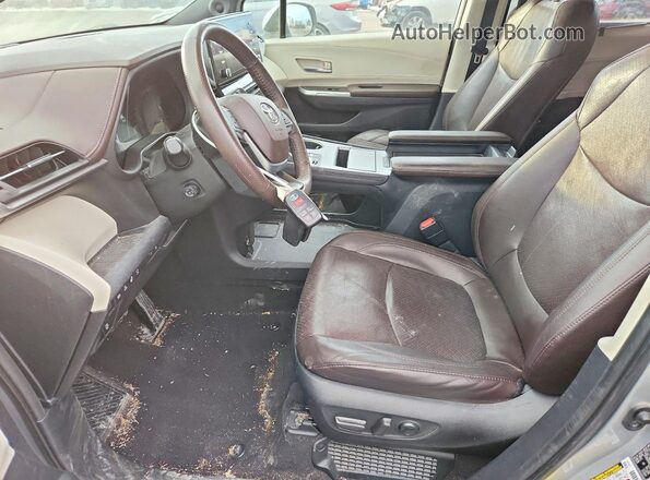 5TDERKEC5MS053774 2021 TOYOTA SIENNA Silver Вид салону спереду