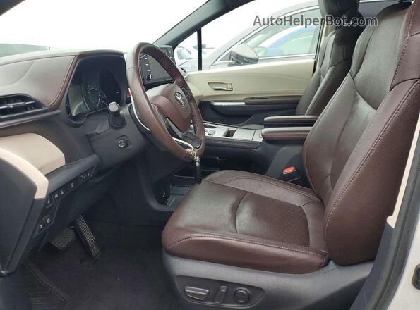5TDESKFC1NS061875 2022 TOYOTA LIMITED White Front interior view
