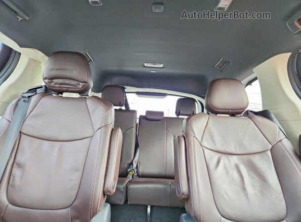 5TDESKFC2PS085928 2023 TOYOTA SIENNA Silver Rear seats view