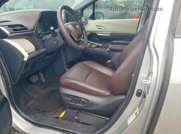 5TDESKFC9PS090866 2023 TOYOTA LIMITED Серебряный Вид салона спереди