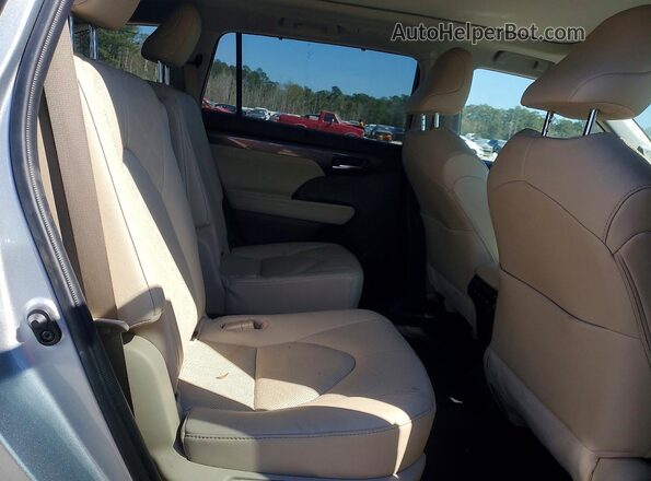 5TDFARAH9MS005331 2021 TOYOTA HIGHLANDER HYBRID Silver Rear interior view