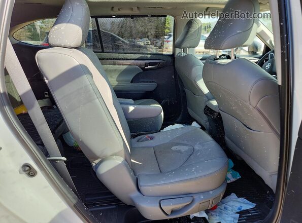 5TDFZRAH5MS079337 2021 TOYOTA HIGHLANDER White Rear interior view