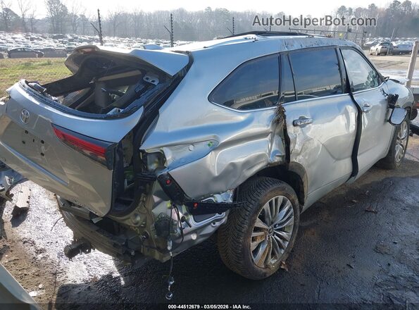 5TDFZRAH9NS126516 2022 TOYOTA HIGHLANDER Silver Tył prawy