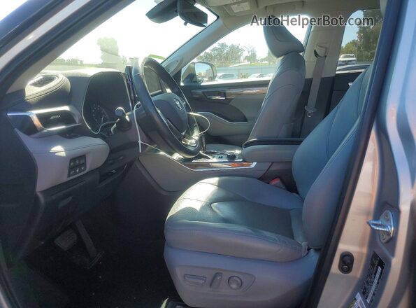 5TDFZRBH9MS094793 2021 TOYOTA HIGHLANDER Silver Вид салону спереду