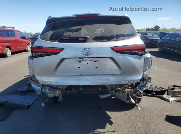5TDFZRBH9MS094793 2021 TOYOTA HIGHLANDER Silver Вид ззаду