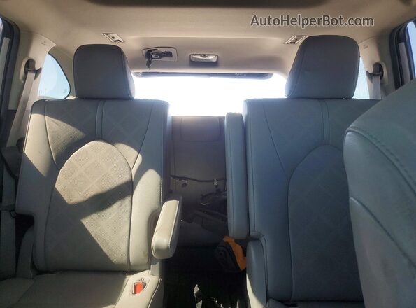 5TDFZRBH9MS094793 2021 TOYOTA HIGHLANDER Silver Вид задніх сидінь