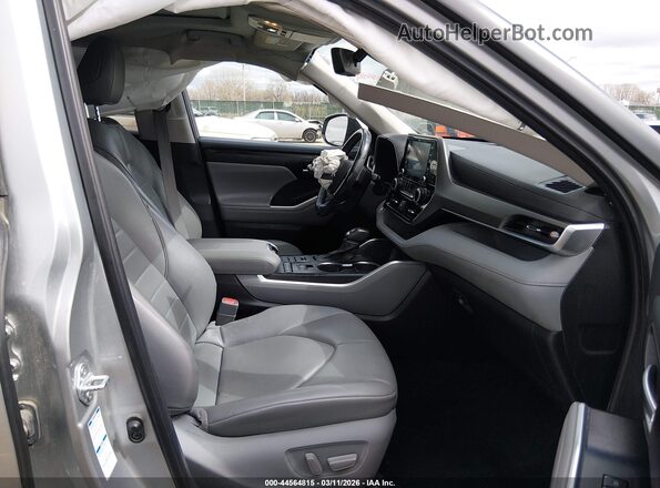 5TDGZRBH2MS551769 2021 TOYOTA LE Silver Սալոնի դիմացի տեսք