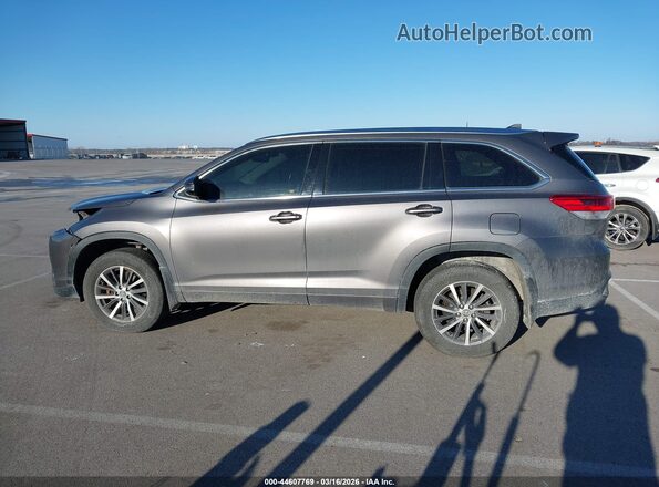 5TDJZRFH0HS458108 2017 TOYOTA LE Gray 