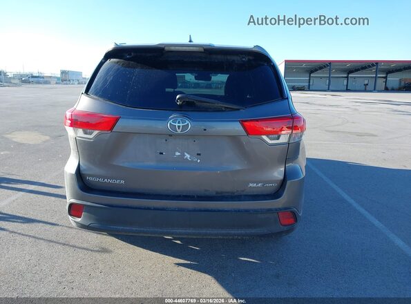 5TDJZRFH0HS458108 2017 TOYOTA LE Gray 