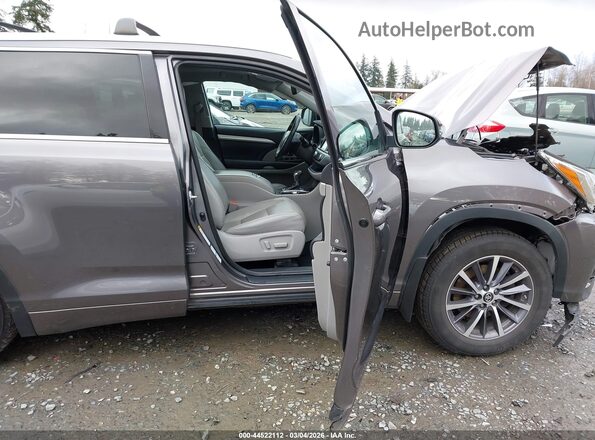 5TDJZRFH1JS534568 2018 TOYOTA LE Gray Vista interior delantera