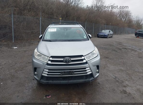 5TDJZRFH2JS892553 2018 TOYOTA LE Серебряный Вид щитка приборов