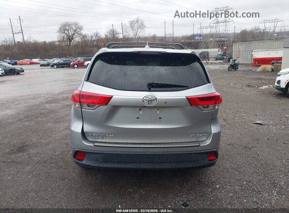 5TDJZRFH2JS892553 2018 TOYOTA LE Серебряный 