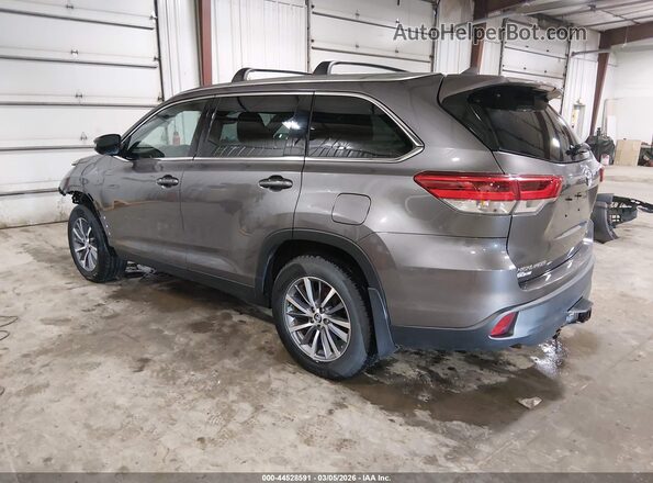 5TDJZRFH2KS563935 2019 TOYOTA LE Серый 