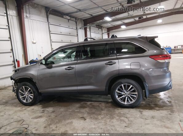 5TDJZRFH2KS563935 2019 TOYOTA LE Серый 
