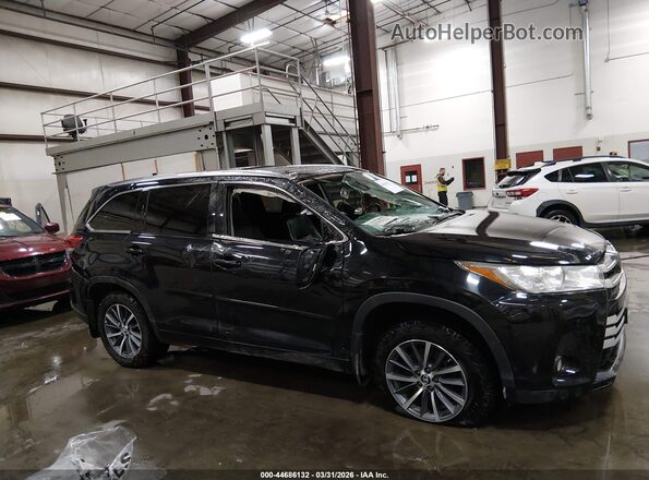 5TDJZRFH3JS541635 2018 TOYOTA LE Black წინა ხედი
