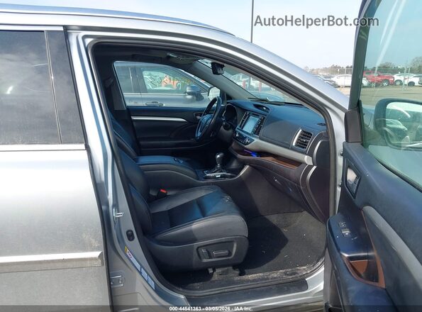 5TDJZRFH5KS930987 2019 TOYOTA LE Silver 