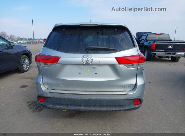 5TDJZRFH5KS930987 2019 TOYOTA LE Silver 