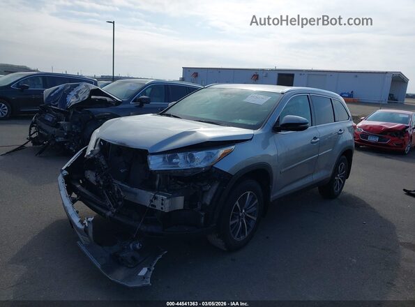 5TDJZRFH5KS930987 2019 TOYOTA LE Silver 