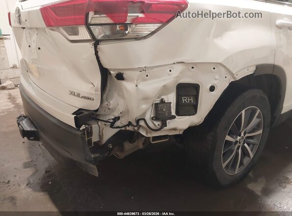 5TDJZRFH9KS574401 2019 TOYOTA LE Белый 