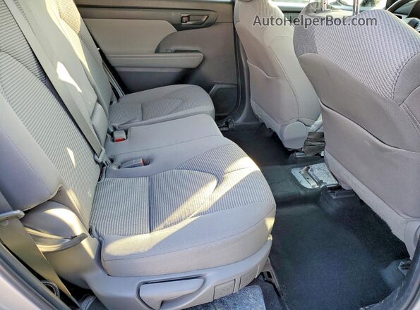 5TDKDRAH2PS500433 2023 TOYOTA HIGHLANDER Silver Вид задньої частини салону