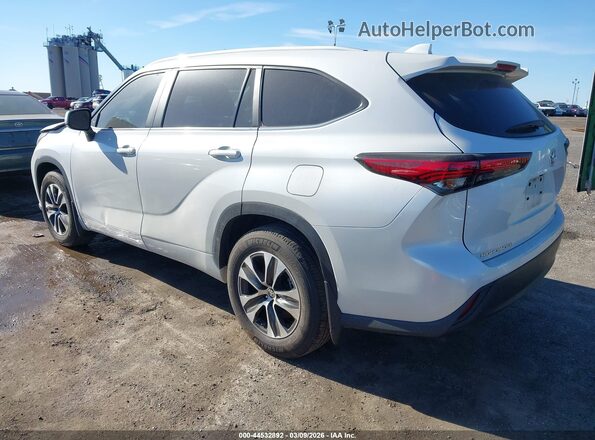 5TDKDRAH2PS519418 2023 TOYOTA LE White 