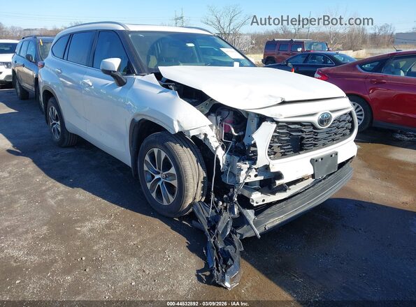 5TDKDRAH2PS519418 2023 TOYOTA LE White 