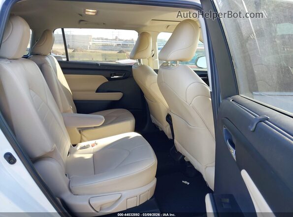 5TDKDRAH2PS519418 2023 TOYOTA LE White 