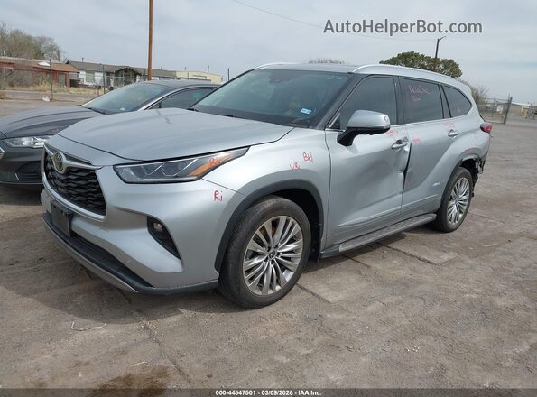 5TDKDRAH9PS032541 2023 TOYOTA HIGHLANDER Silver წინა მარცხენა ხედი სამი მეოთხედიდან