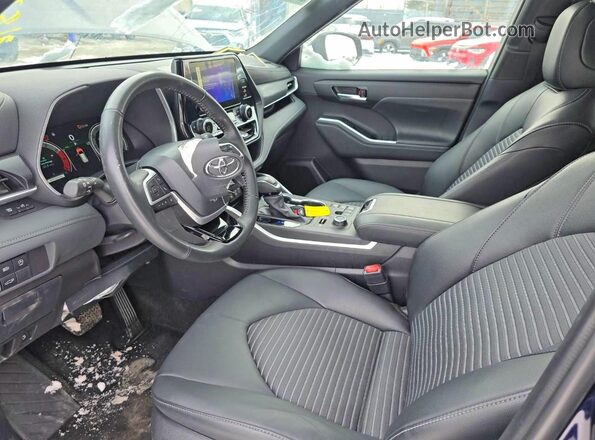 5TDKDRBH4SS576453 2025 TOYOTA HIGHLANDER Blue Вид салону спереду