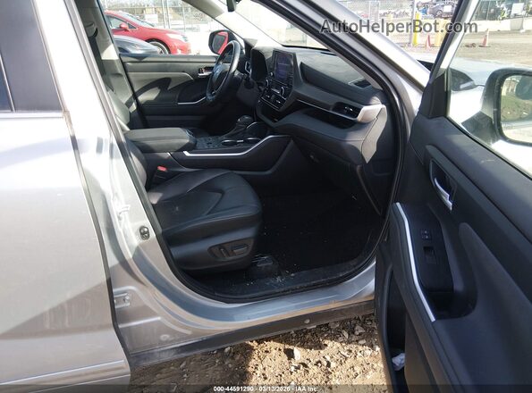 5TDKDRBHXPS047225 2023 TOYOTA LE Silver წინა სალონის ხედი
