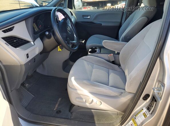 5TDKK3DC7GS691012 2016 TOYOTA SIENNA Silver Вид салону спереду
