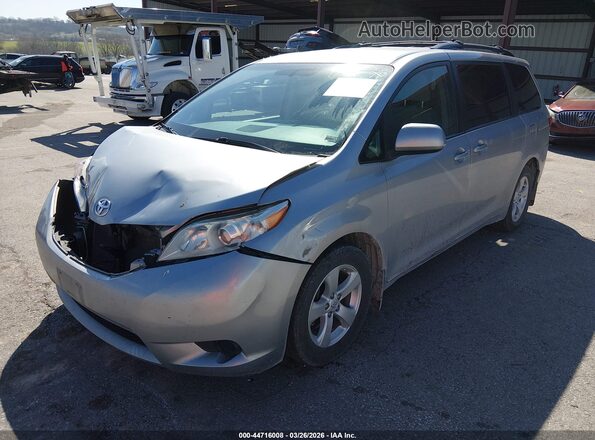 5TDKZ3DCXHS895249 2017 TOYOTA LE Silver წინა მარცხენა ხედი სამი მეოთხედიდან