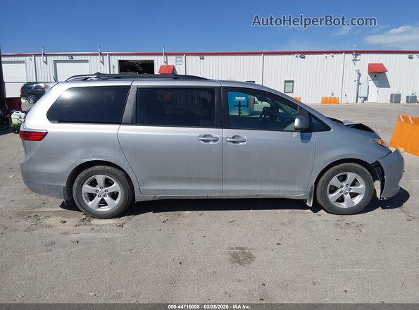 5TDKZ3DCXHS895249 2017 TOYOTA LE Silver უკანა სალონის ხედი