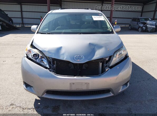 5TDKZ3DCXHS895249 2017 TOYOTA LE Silver ხელსაწყოთა პანელის ხედი