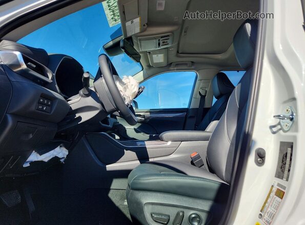 5TDXBRCH3TS705181 2026 TOYOTA LIMITED White Вид салону спереду