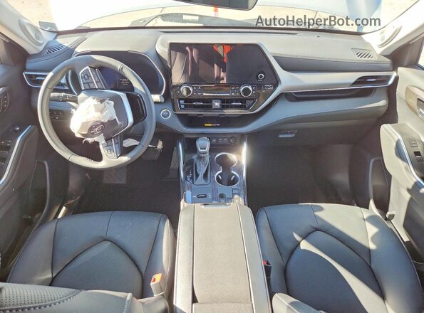 5TDXBRCH3TS705181 2026 TOYOTA LIMITED White Вид панелі приладів