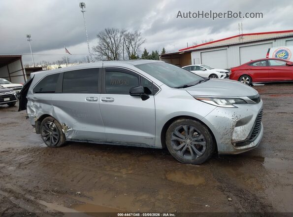 5TDXRKEC5MS005619 2021 TOYOTA SIENNA Silver Rear interior view