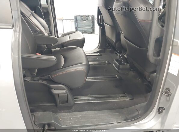 5TDXRKECXPS164933 2023 TOYOTA SIENNA Silver VIN კოდის სტიკერის ხედი