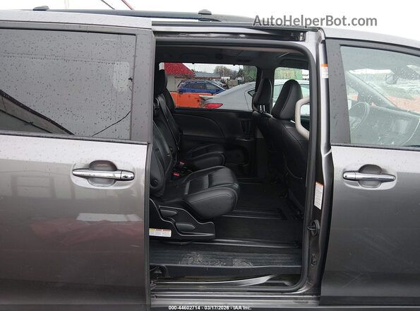 5TDXZ3DC8JS933881 2018 TOYOTA SIENNA Серый 