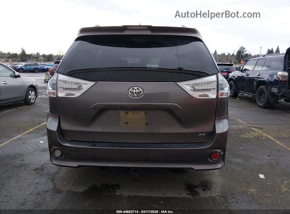 5TDXZ3DC8JS933881 2018 TOYOTA SIENNA Серый 