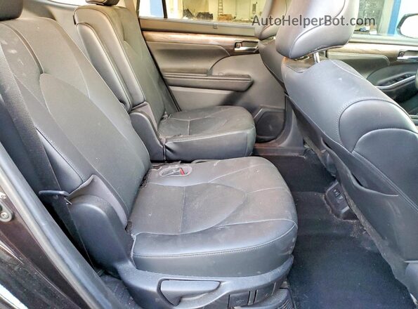 5TDYARAH8MS007323 2021 TOYOTA HIGHLANDER Black Widok tylnych siedzeń
