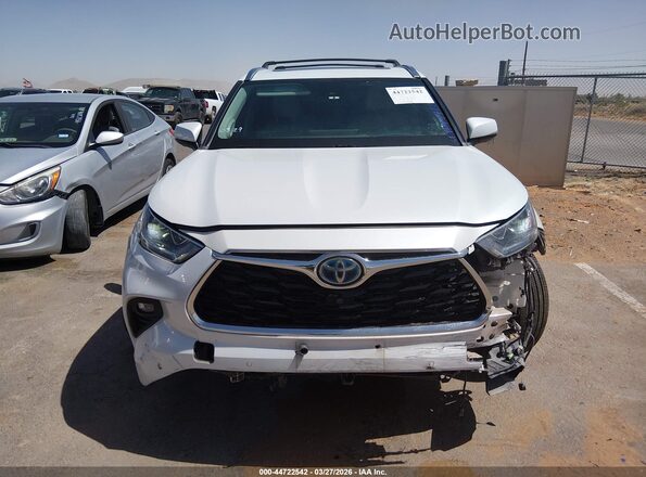 5TDYARAHXNS513477 2022 TOYOTA LIMITED White Rear interior view
