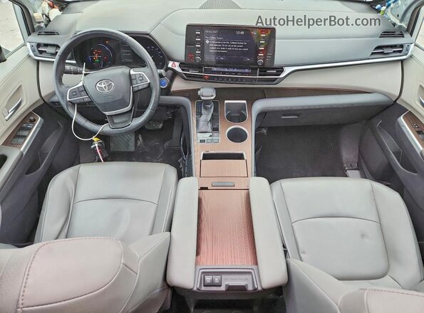 5TDYRKEC2MS031597 2021 TOYOTA SIENNA Silver Dashboard view