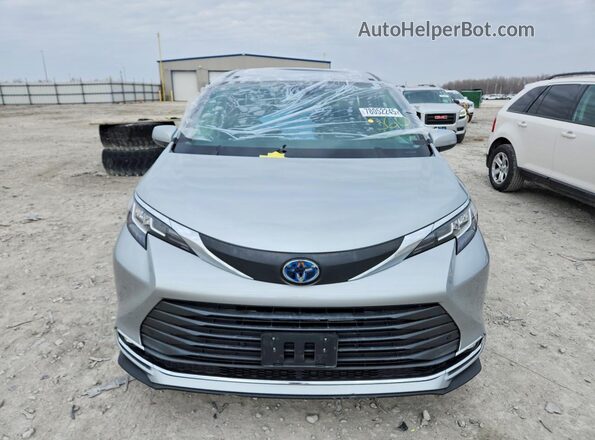 5TDYRKEC2MS031597 2021 TOYOTA SIENNA Silver Front view
