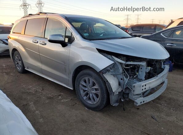 5TDYRKEC2NS085645 2022 TOYOTA SIENNA Silver Przód prawy