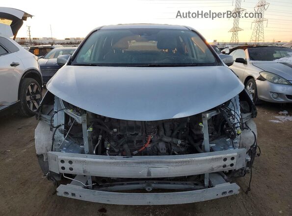 5TDYRKEC2NS085645 2022 TOYOTA SIENNA Silver Widok z przodu