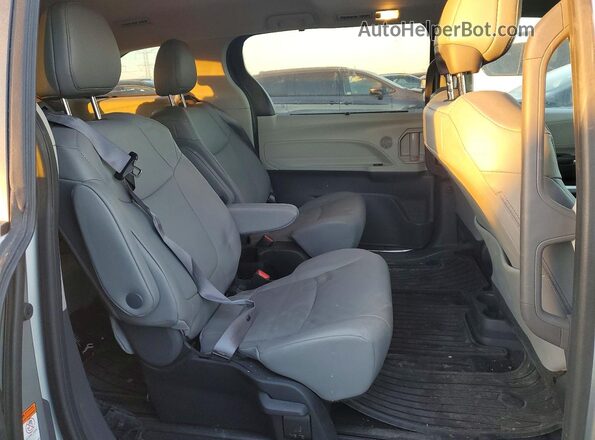 5TDYRKEC2NS085645 2022 TOYOTA SIENNA Silver Widok wnętrza z tyłu
