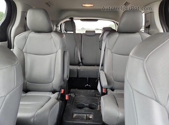 5TDYRKEC3NS094192 2022 TOYOTA SIENNA Silver Widok tylnych siedzeń