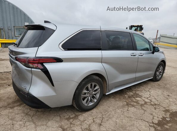 5TDYRKEC3NS094192 2022 TOYOTA SIENNA Silver Tył prawy
